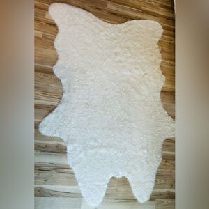 LUXE Faux Fur Rug 5’x7’ Large Ivory, Great condition